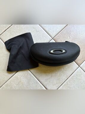 Oakley Black Textured Hard Shell Case with Cleaning Cloth